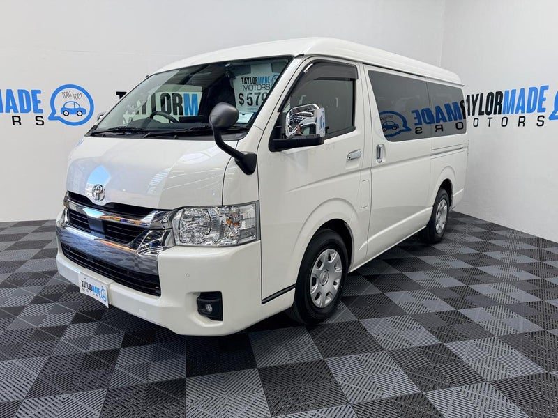 2023 Toyota Hiace 10 Seat Minibus, photo 3