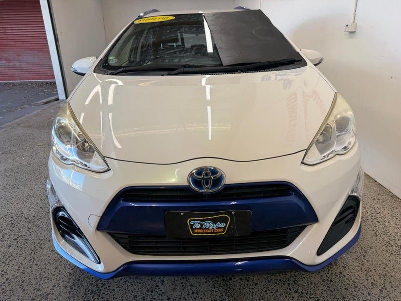 2014 Toyota Aqua HYBRID, photo 2