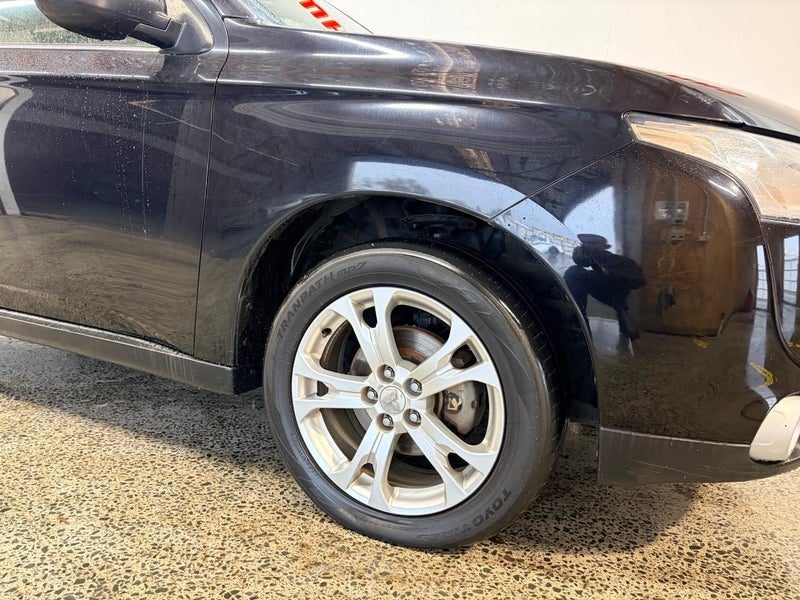 2014 Mitsubishi Outlander, photo 2