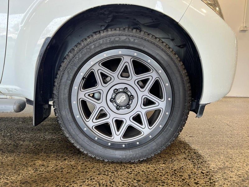 2010 Nissan Navara 2WD STX PETROL, photo 2