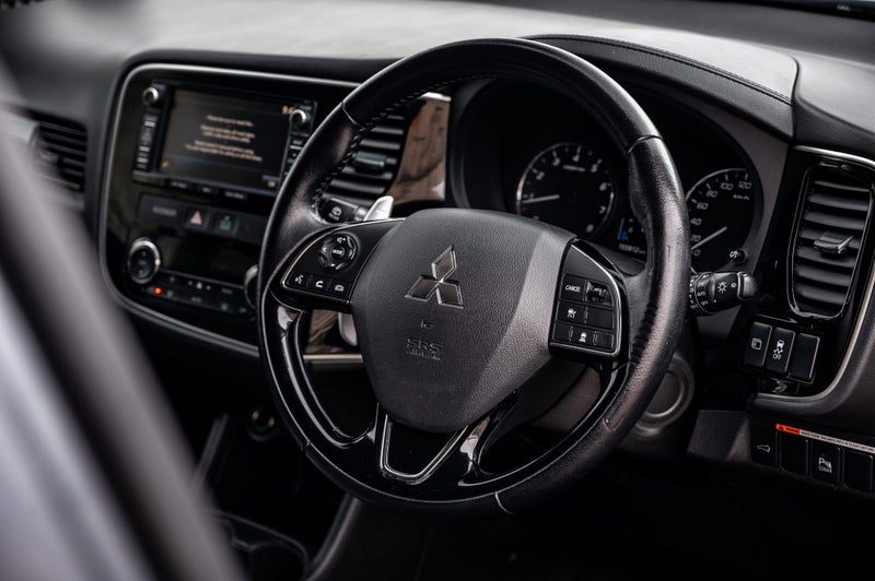 2016 Mitsubishi Outlander VRX 2.4P 4WD 7 Seater, photo 2