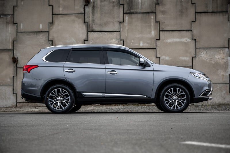 2016 Mitsubishi Outlander VRX 2.4P 4WD 7 Seater, photo 3