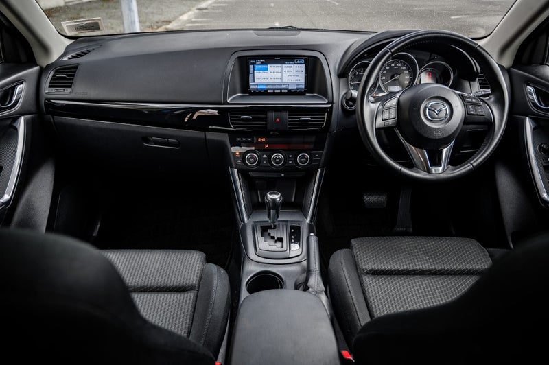 2013 Mazda CX-5 2.0P SUV, photo 2