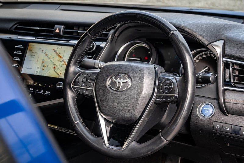 2018 Toyota Camry ZR 2.5P Hybrid Sedan, photo 2