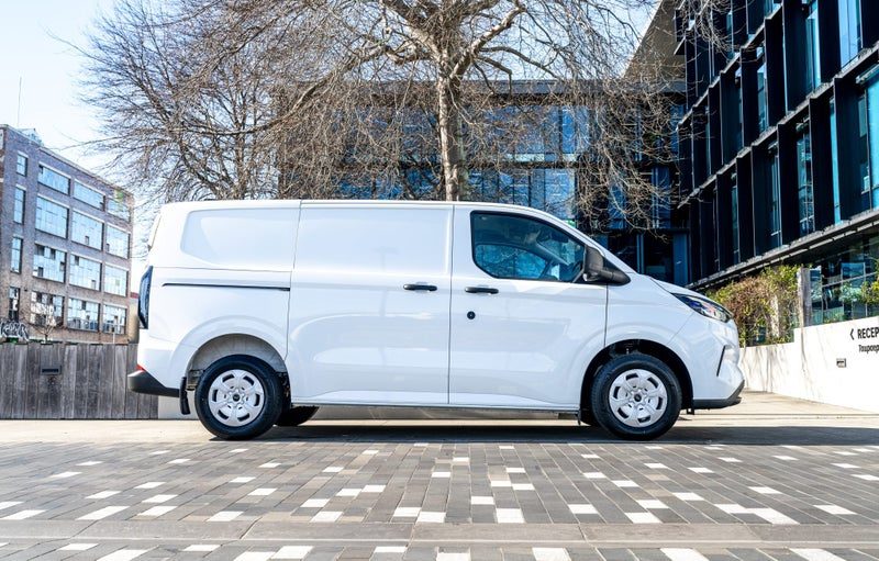 2026 Ford Transit Custom 320 SWB 2.0D, photo 2