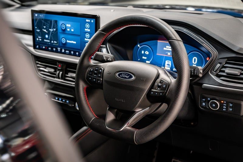 2025 Ford Escape St-Line X Phev Plug in Hybrid, photo 2
