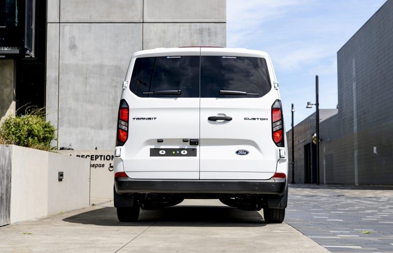 2026 Ford Transit Kombi 320L Bus, photo 3