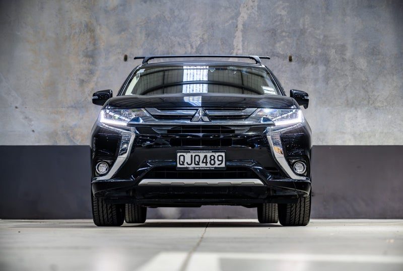 2018 Mitsubishi Outlander PHEV Plug in Hybrid, photo 2