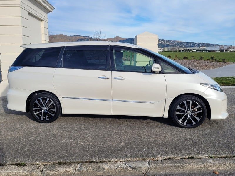 2015 Toyota Estima 2.4 Aeras Premium Edition, photo 2