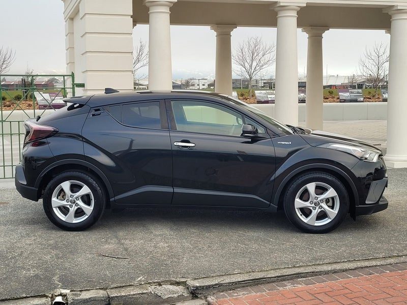 2018 Toyota C-HR C-HR Hybrid S (Low Kms), photo 2