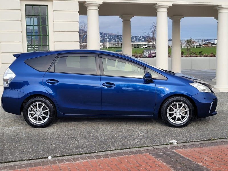2012 Toyota Prius Alpha|Hybrid|5 Seats, photo 2