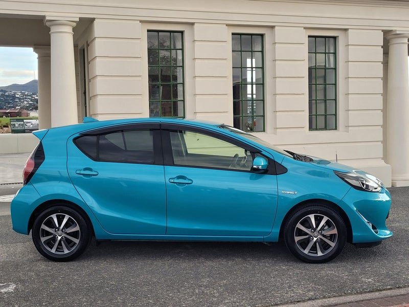 2017 Toyota Aqua 1.5 S Hybrid, photo 2