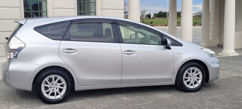 2013 Toyota Prius 1.8 Hybrid 7 Seater, photo 2