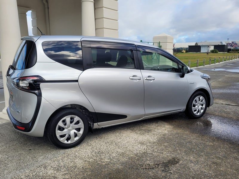 2016 Toyota Sienta 1.5 Hybrid Shuttle X-Urban, photo 2