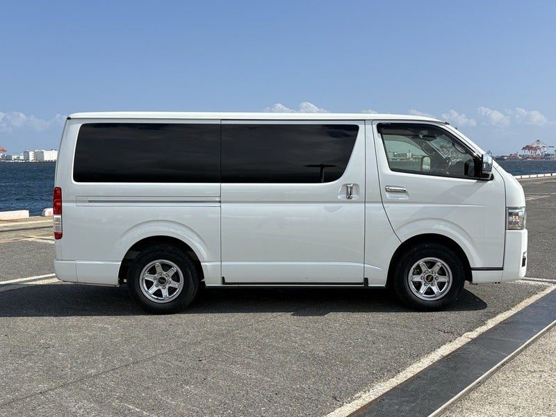 2022 Toyota Hiace GL, photo 2