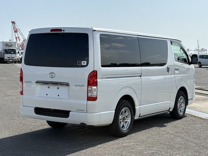 2022 Toyota Hiace GL, photo 3