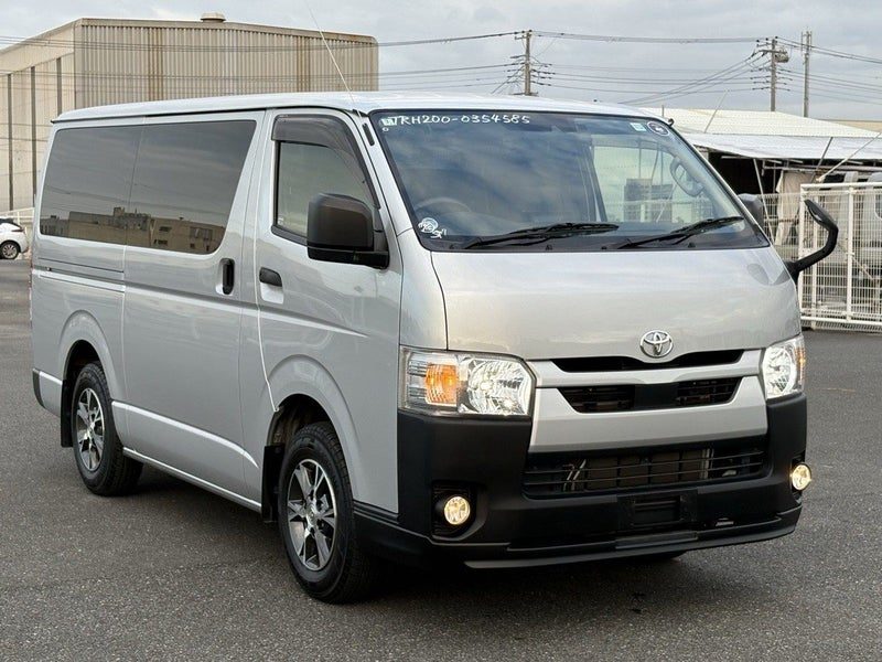 2022 Toyota Hiace DX