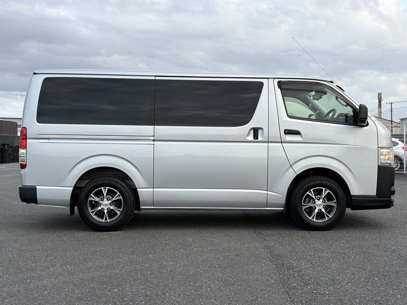 2022 Toyota Hiace DX, photo 2