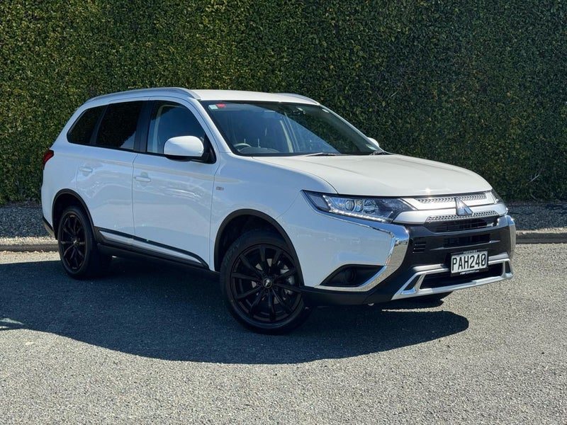 2022 Mitsubishi Outlander LS 7 Seater