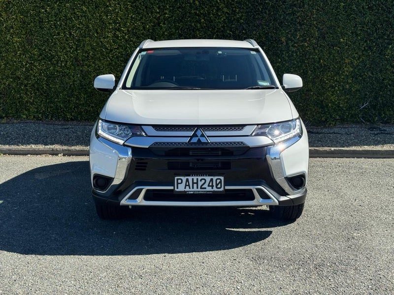 2022 Mitsubishi Outlander LS 7 Seater, photo 2