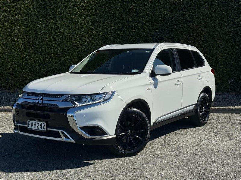 2022 Mitsubishi Outlander LS 7 Seater, photo 3