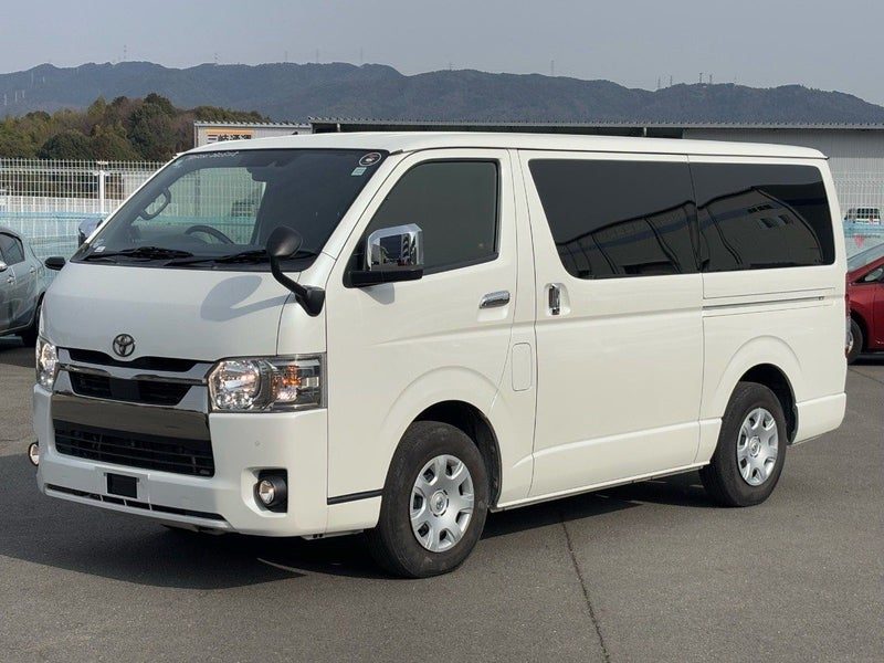 2020 Toyota Hiace GL, photo 2