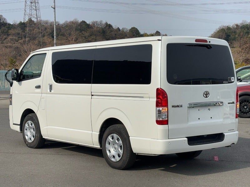 2020 Toyota Hiace GL, photo 3