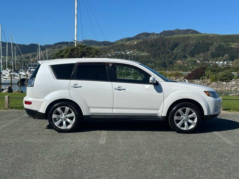 2011 Mitsubishi Outlander, photo 2