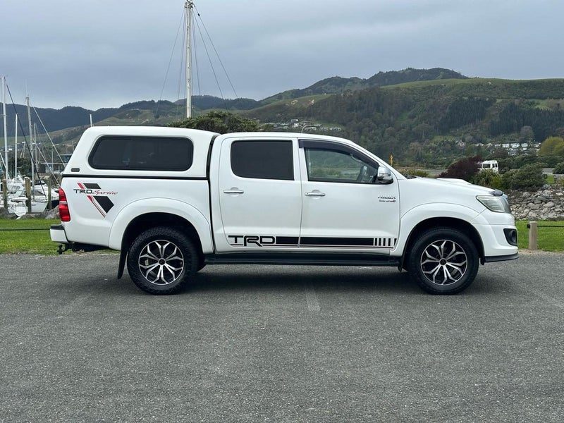 2015 Toyota Hilux SR5, photo 2