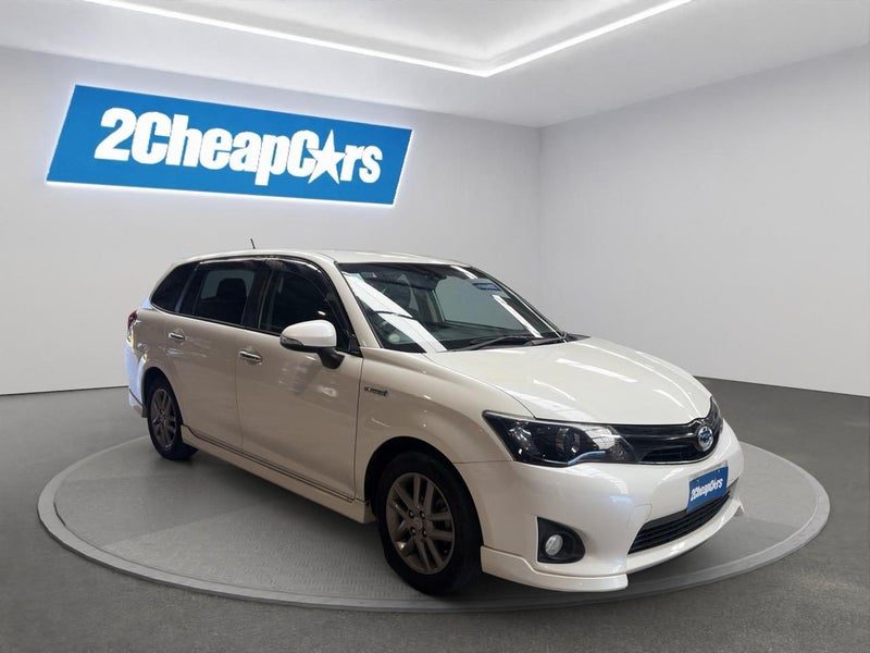 2013 Toyota Corolla Fielder Hybrid WXB, photo 3