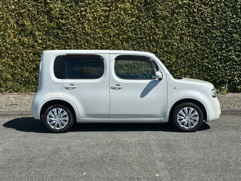 2015 Nissan Cube 15x, photo 2