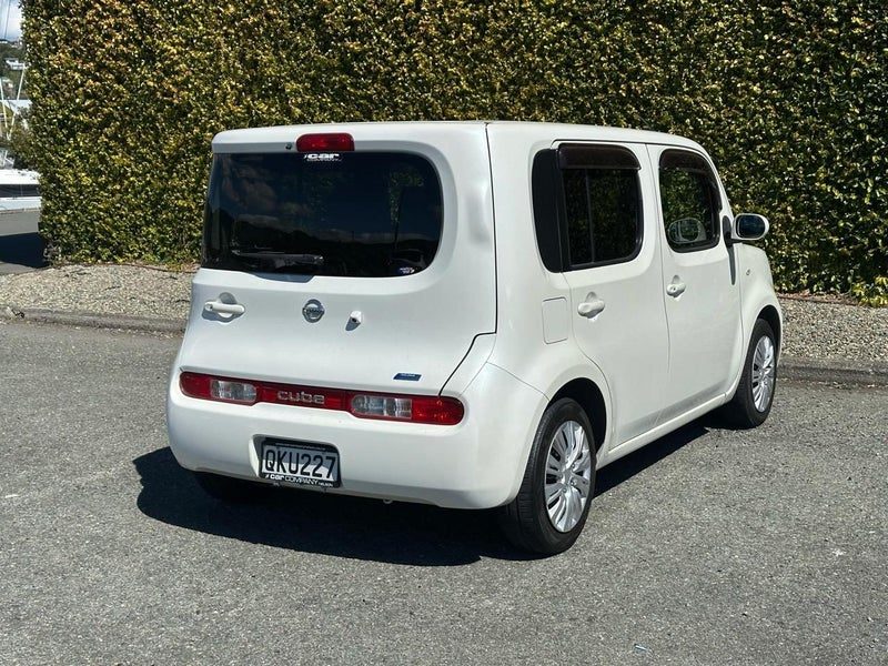 2015 Nissan Cube 15x, photo 3