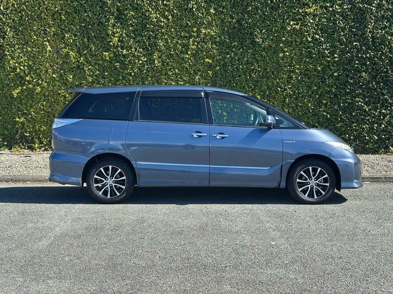 2013 Toyota Estima Aeras, photo 2