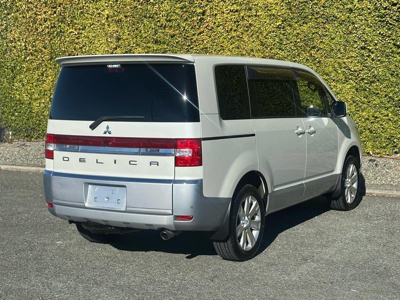 2012 Mitsubishi Delica, photo 3