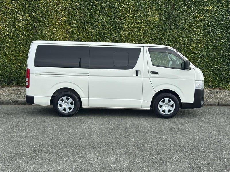 2021 Toyota Hiace DX, photo 2