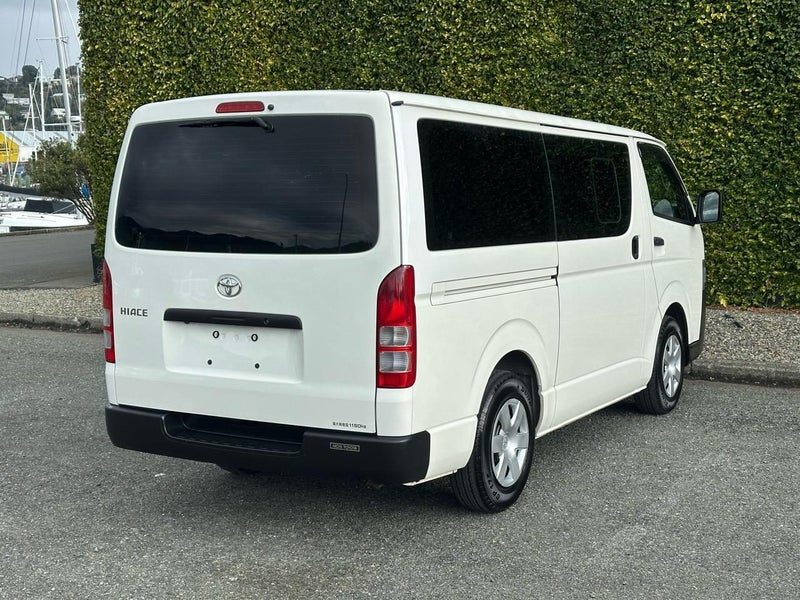 2021 Toyota Hiace DX, photo 3