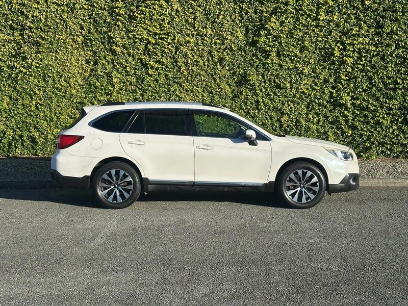 2015 Subaru Outback Limited, photo 2