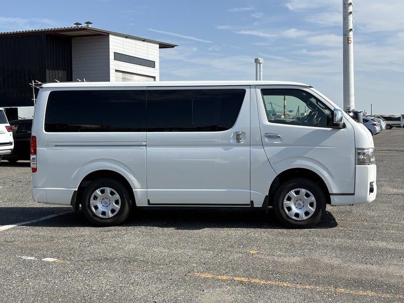 2020 Toyota Hiace GL, photo 2