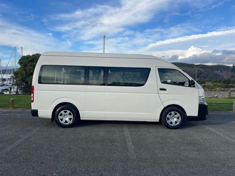 2016 Toyota Hiace 12 Seater Minibus, photo 2