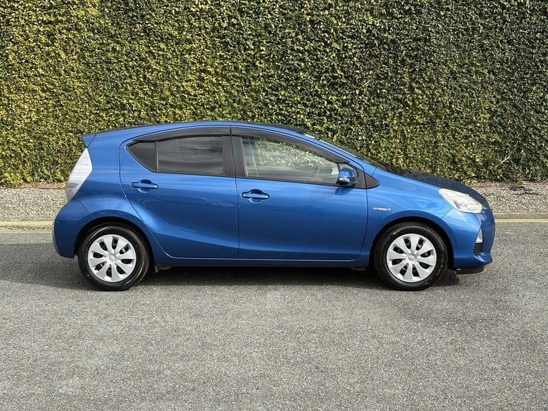 2013 Toyota Aqua S 4.5 GRADE RELIABLE HYBRID, photo 2