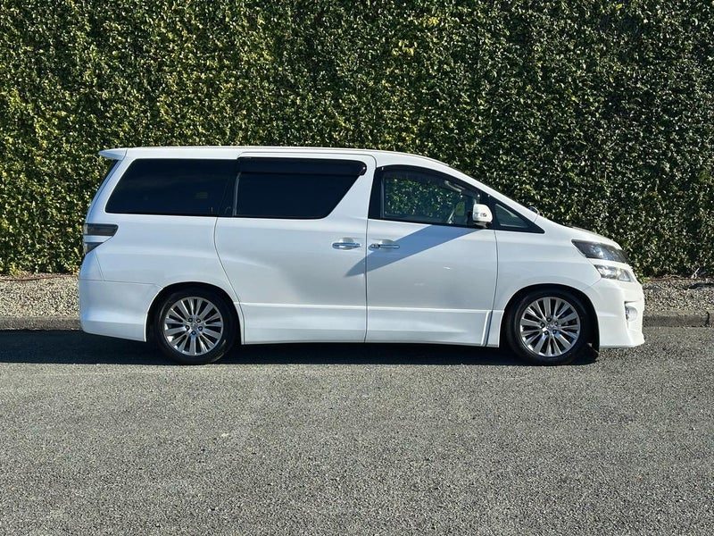 2013 Toyota Vellfire 7 Seater, photo 2
