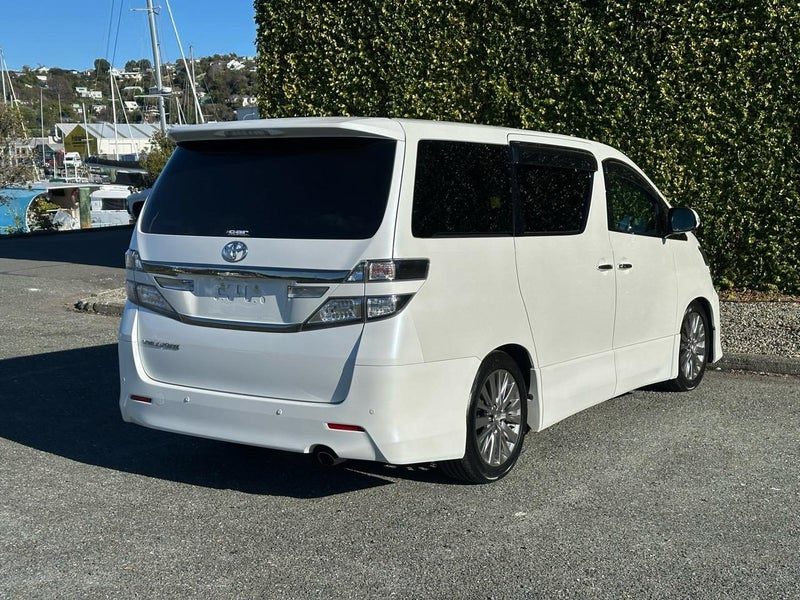 2013 Toyota Vellfire 7 Seater, photo 3