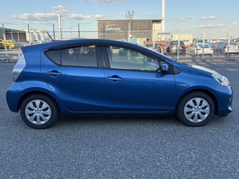 2014 Toyota Aqua S, photo 2