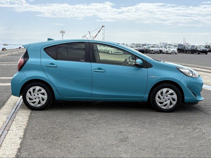 2017 Toyota Aqua S, photo 2
