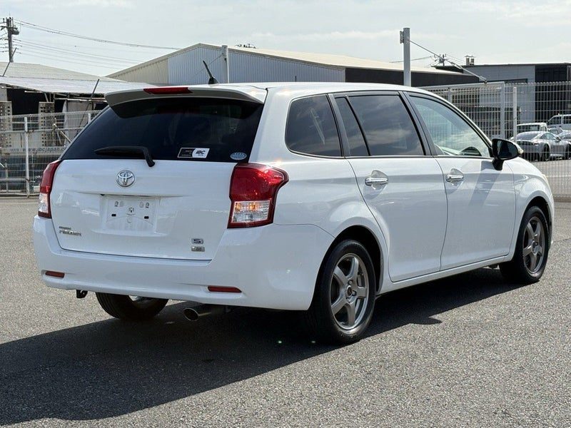 2013 Toyota Corolla Fielder, photo 3