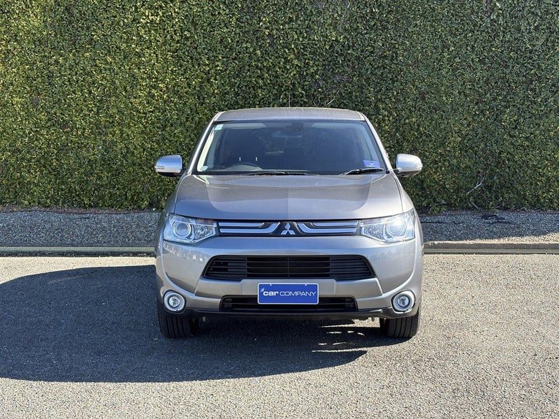 2014 Mitsubishi Outlander 24G 7 Seater, photo 2