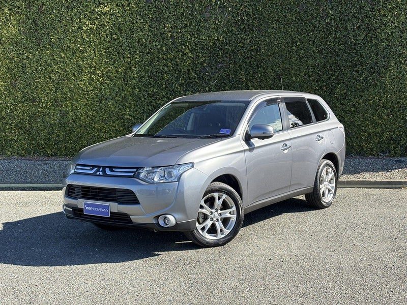 2014 Mitsubishi Outlander 24G 7 Seater, photo 3