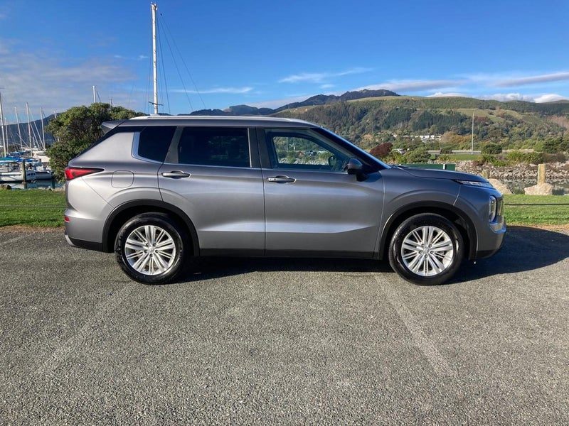 2022 Mitsubishi Outlander LS 5 Seater, photo 2