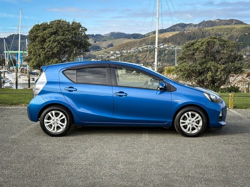 2012 Toyota Aqua S, photo 3
