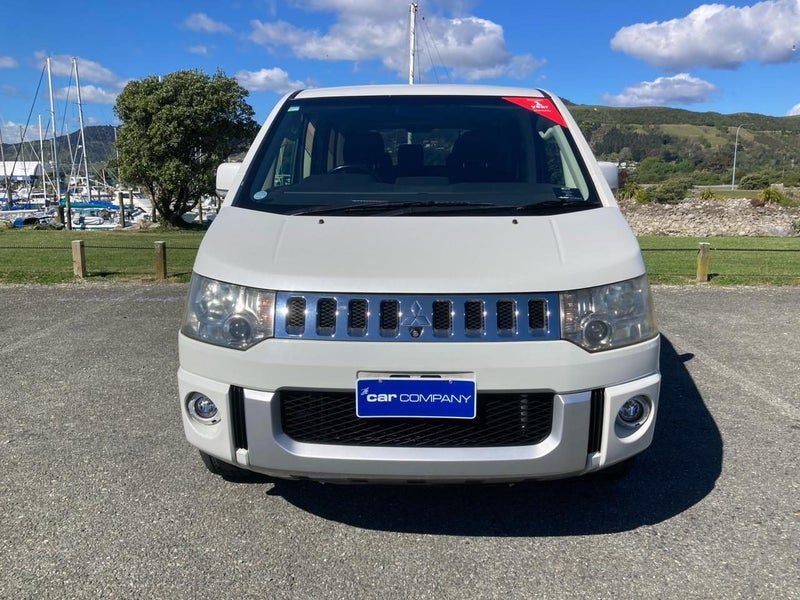 2013 Mitsubishi Delica D:5, photo 3